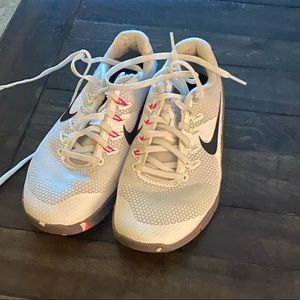 womens white metcons